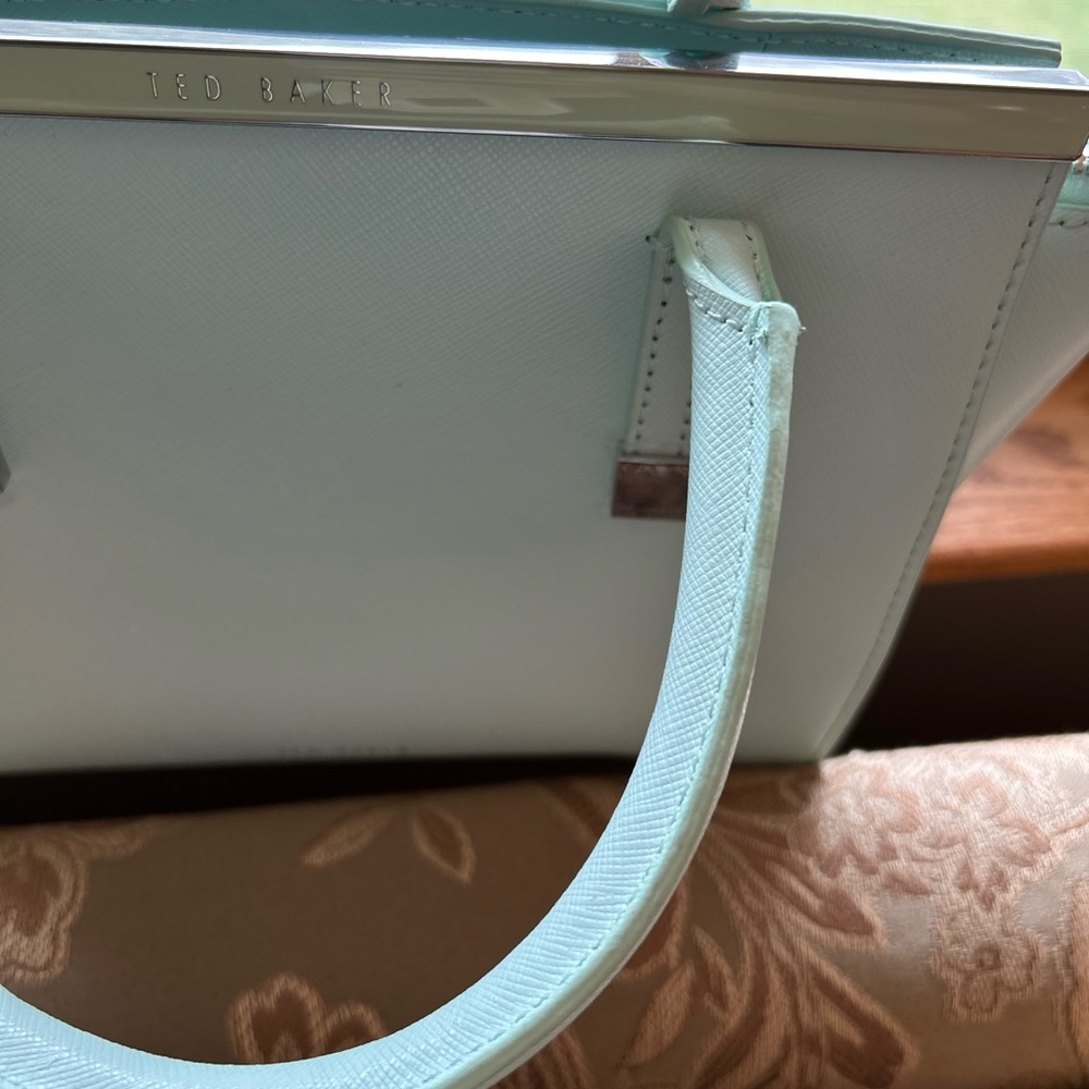 Ted Baker🎉HP🎉Tabitha mint green leather& floral convertible crossbody - Picture 6 of 15